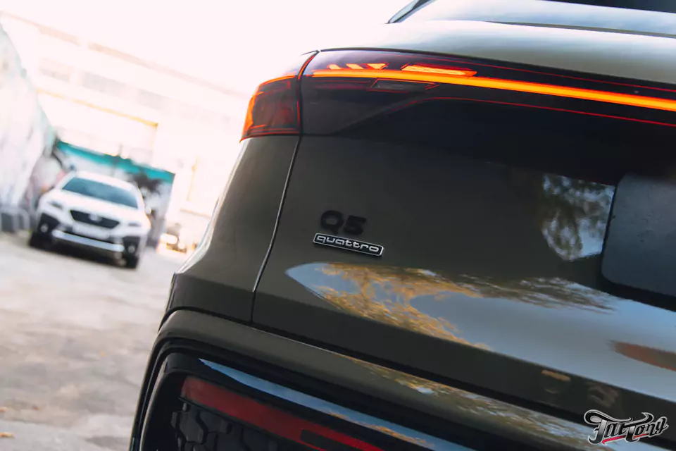 Забронировали Audi Q5 L прозрачным глянцевым полиуретаном, выполнили шумоизоляцию дверей и арок, установили видеорегистратор